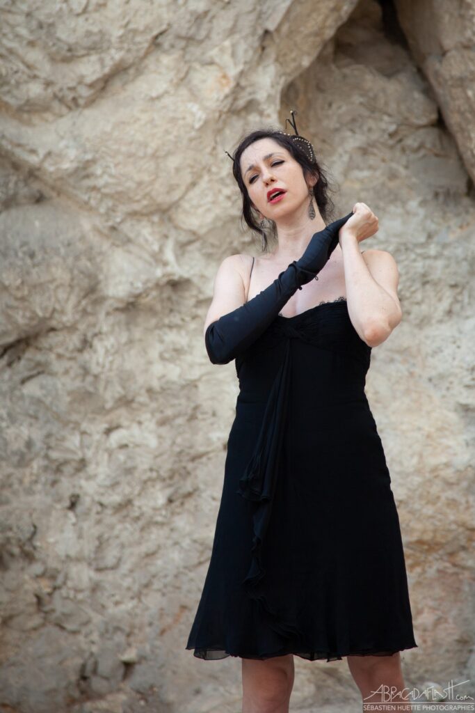 sara paone alto-mezzosoprano chant lyrique artiste aérienne trapèze la mécanique de circé