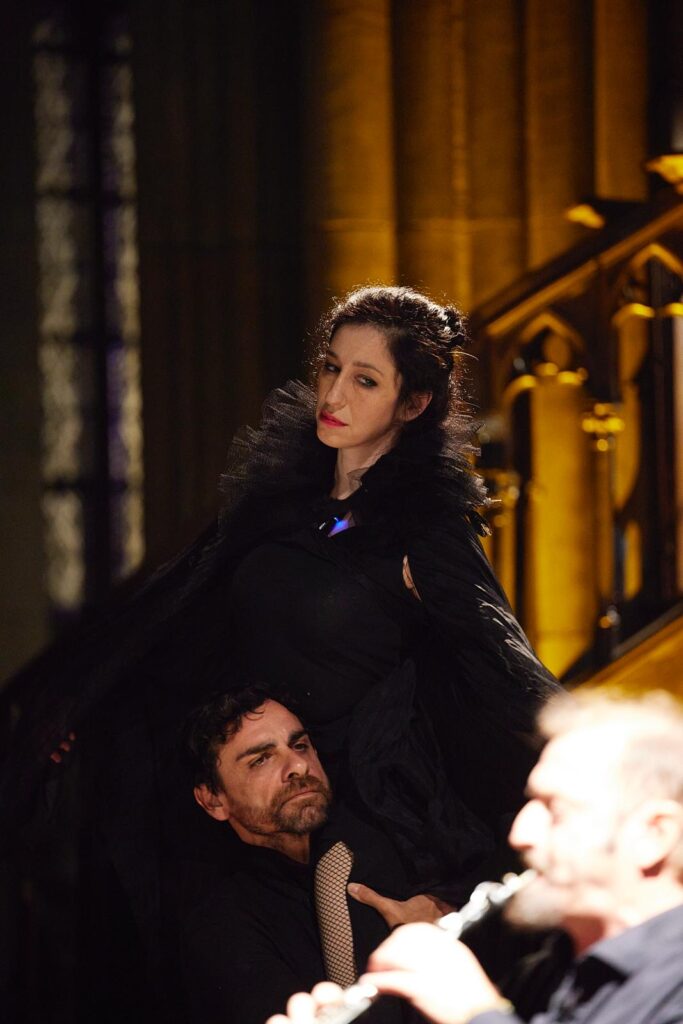 sara paone alto-mezzosoprano chant lyrique artiste aérienne trapèze la mécanique de circé