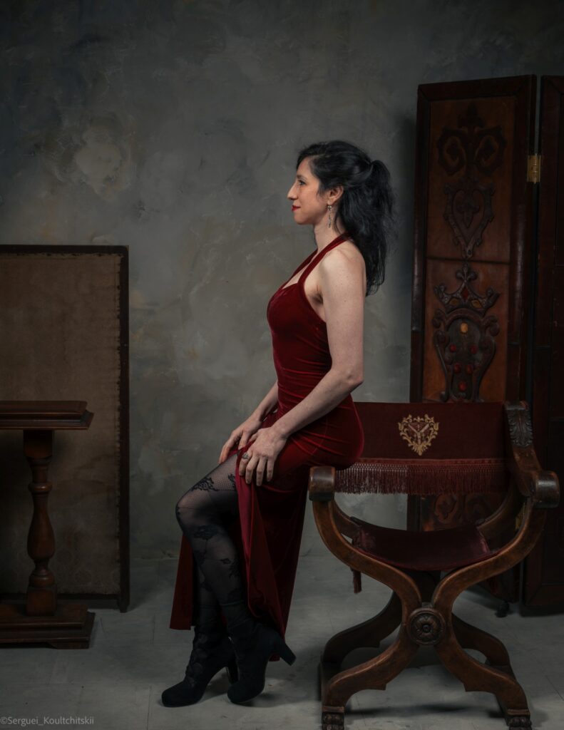 sara paone alto-mezzosoprano chant lyrique artiste aérienne trapèze la mécanique de circé