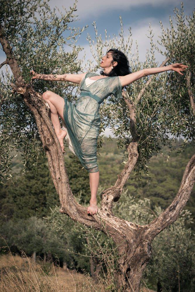 sara paone alto-mezzosoprano chant lyrique artiste aérienne trapèze la mécanique de circé